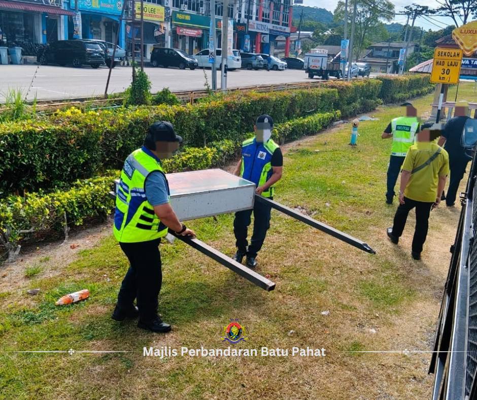 Ops Cantas Papan Iklan Haram