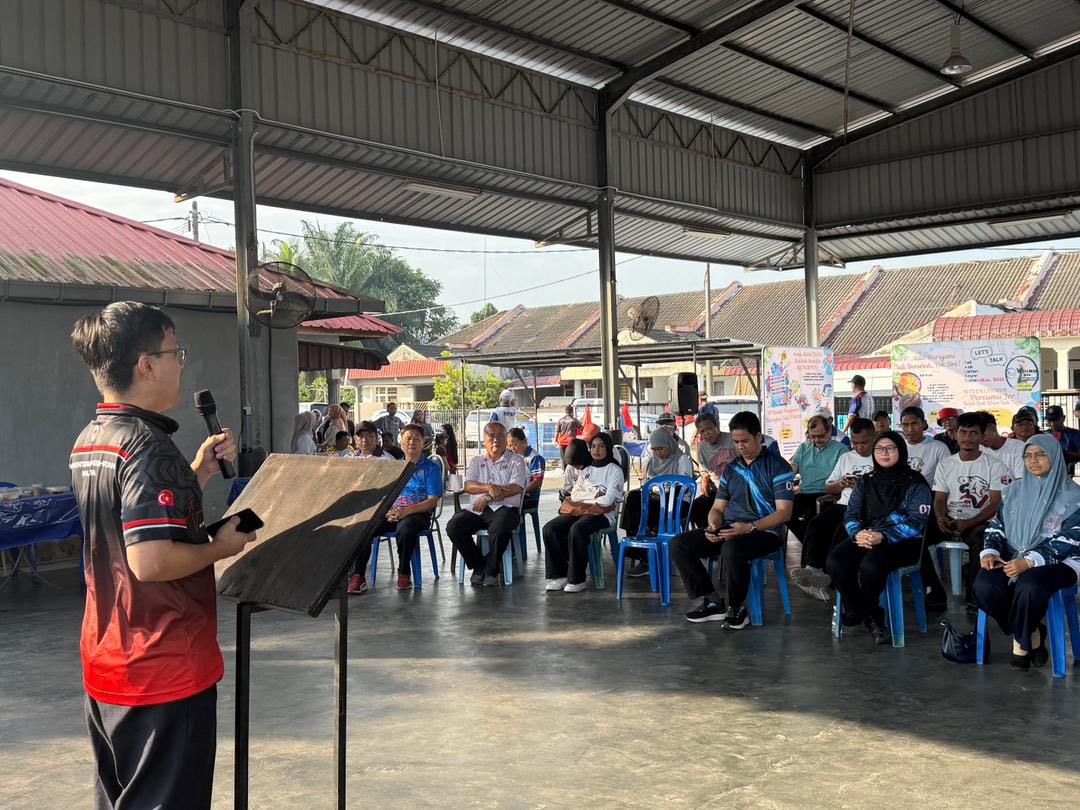 Aktiviti Gotong Royong Membanteras AEDES Di Taman Parit raja