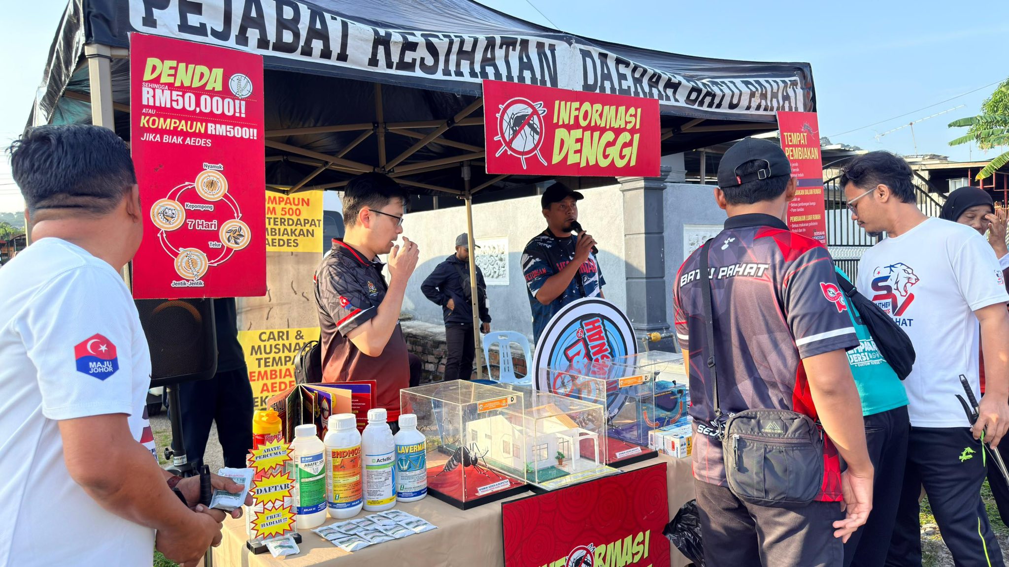 Aktiviti Gotong Royong Membanteras AEDES Di Taman Beroleh