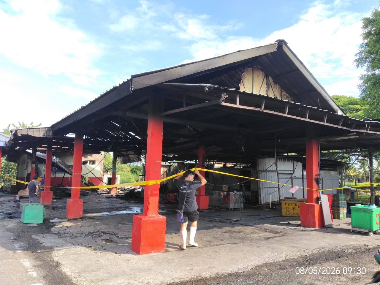 Kebakaran di Bahagian Pasar Borong dan Tandas Pasar Awam Rengit